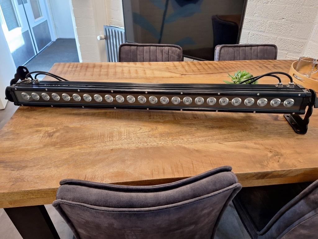 Showtec Cameleon bar 24-3, Ophalen, Gebruikt, Licht