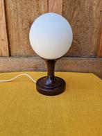 Leuk Space age tafel lamp melkglas en bakeliet, Vintage Bauhaus Schandinavisch, Gebruikt, Ophalen of Verzenden, Glas