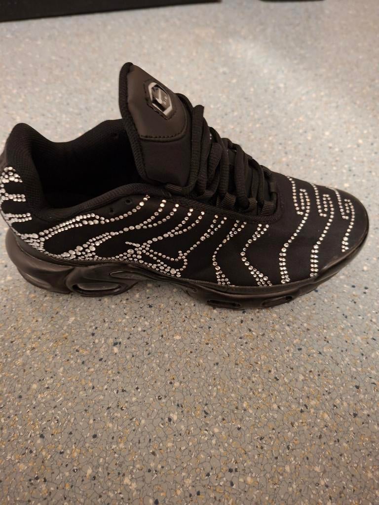 Te koop gave Nike air max plus (TN) met strass, Kleding | Dames, Schoenen, Zwart, Nike, Nieuw, Ophalen of Verzenden
