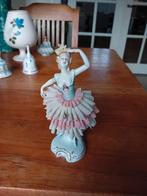 Porselein beeldje, Antiek en Kunst, Curiosa en Brocante, Ophalen of Verzenden