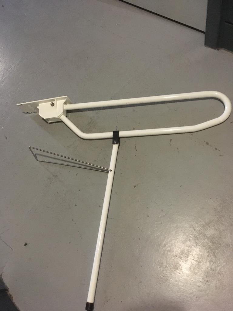 1 opklapbare muurbeugel Linido, Ophalen, Gebruikt