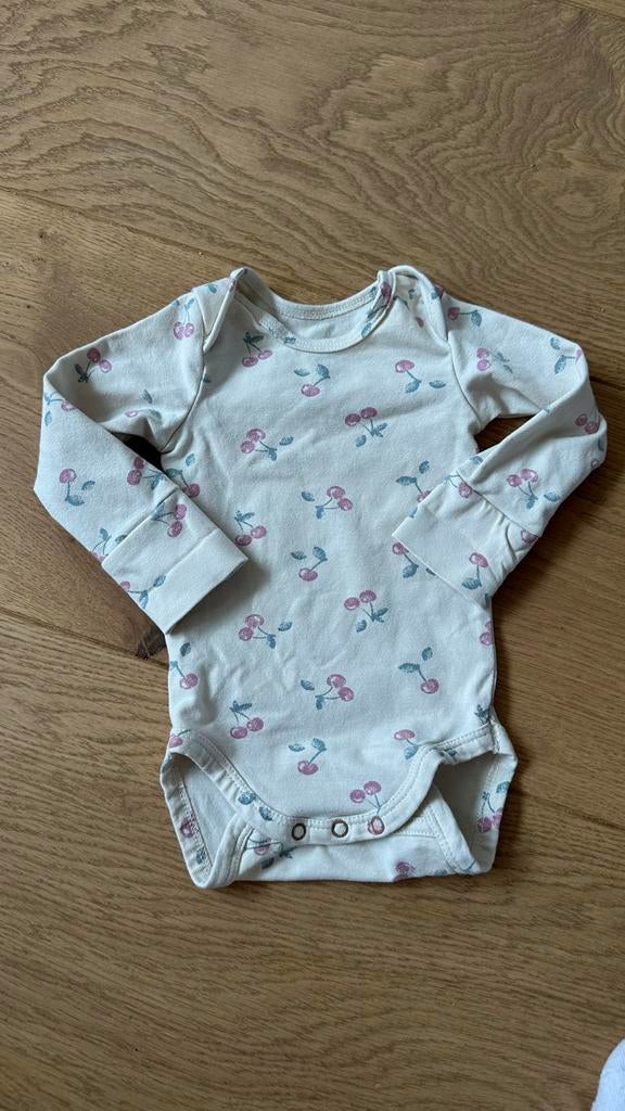 Hema romper maat 50-56 met kersenprint, Ophalen of Verzenden, Gebruikt, Jongetje of Meisje, Nacht- of Onderkleding