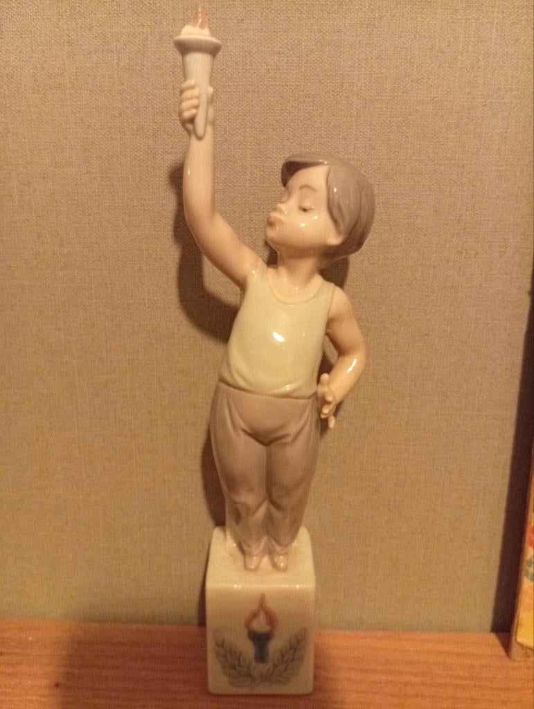 Lladro olympic torch 1992 Barcelona, Ophalen