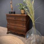 Karakteristiek eikenhouten buikkastje met prachtige details, Ophalen