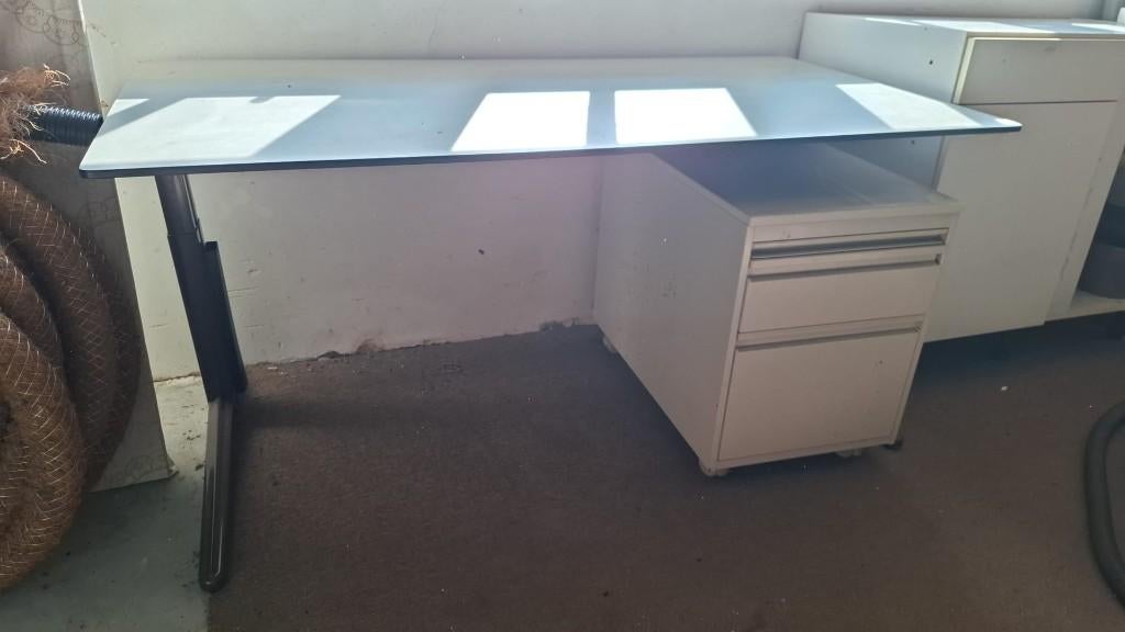 Gratis Bureau voor thuiswerken met opbergkast, Ophalen, 160 cm, Gebruikt, In hoogte verstelbaar