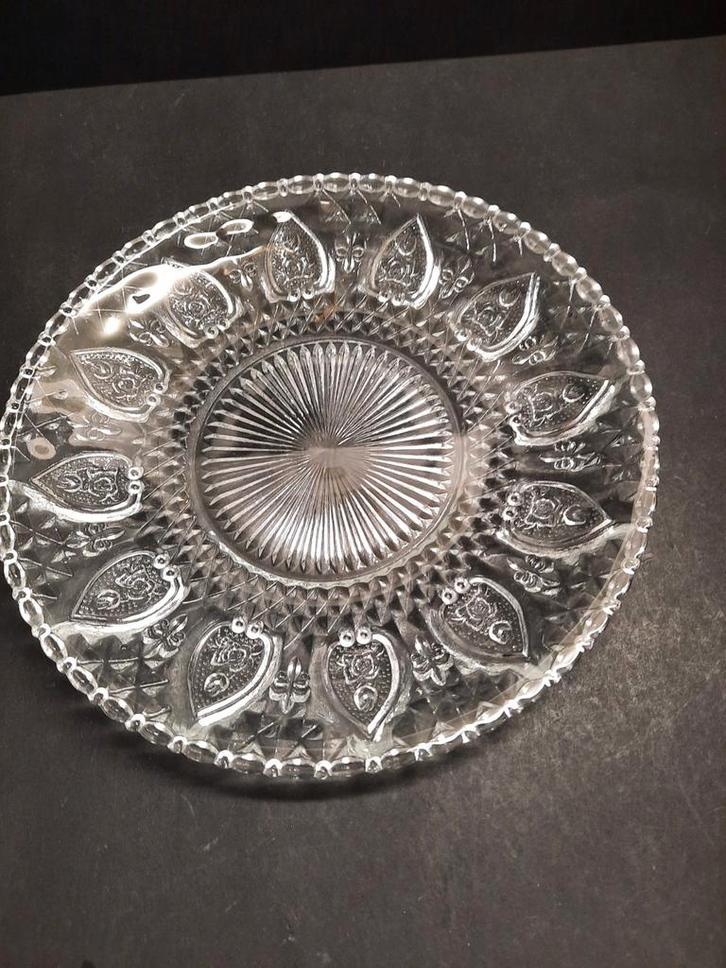 Glazen schaal met patroon, Antiek en Kunst, Antiek | Glas en Kristal, Ophalen of Verzenden