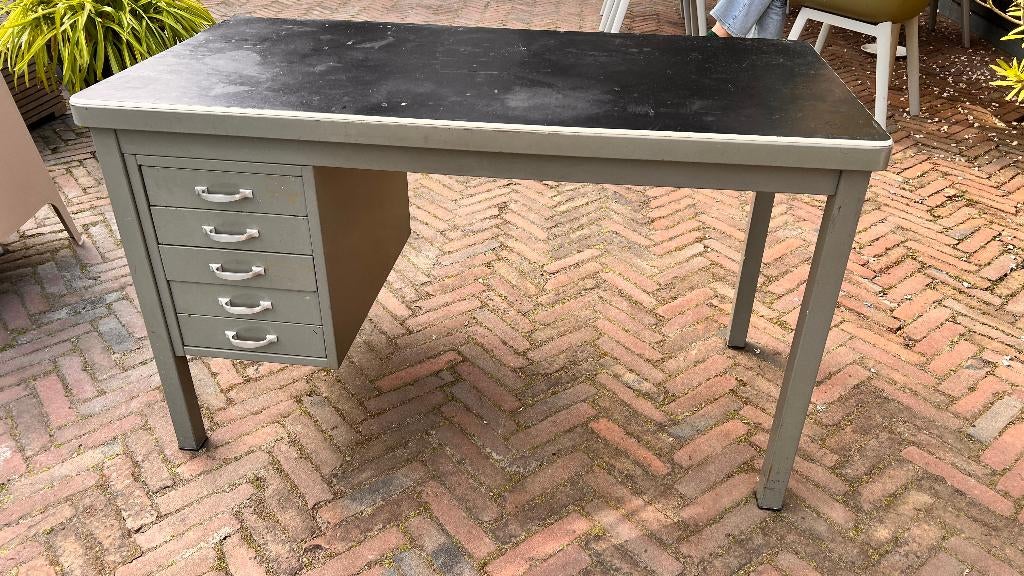 Vintage stalen kinderbureau / jeugdbureau, Ophalen, Gebruikt, 120 cm, Met lades