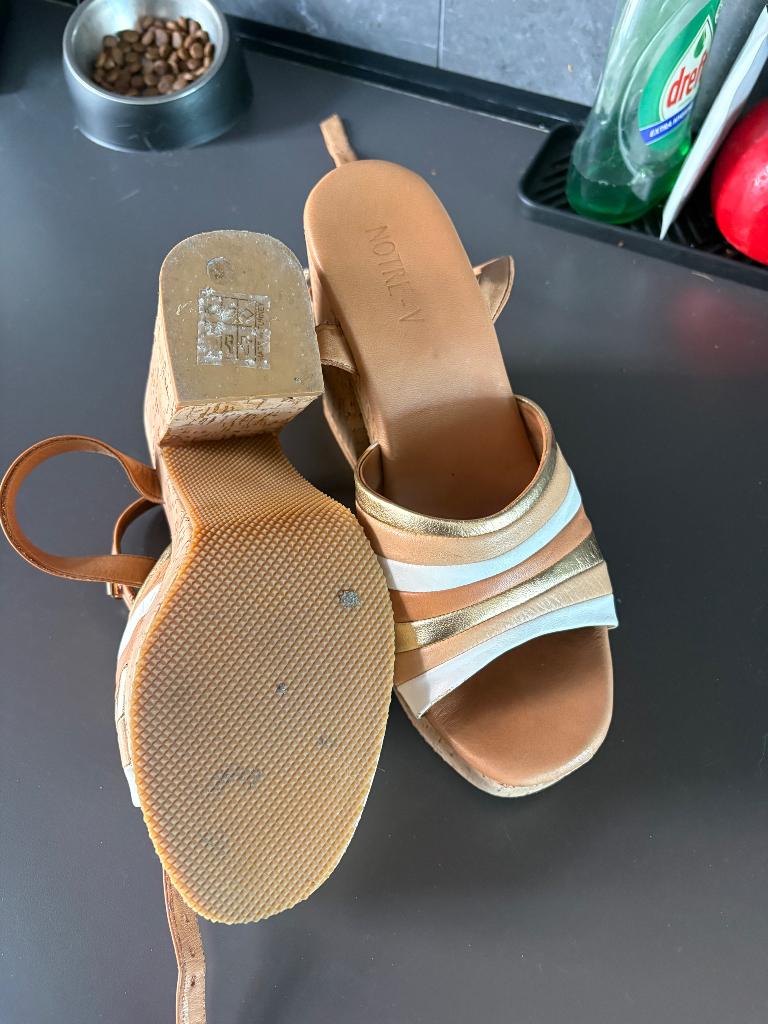 Notre v sleehakken nieuw !!!, Kleding | Dames, Schoenen, Ophalen of Verzenden, Nieuw, Sandalen of Muiltjes