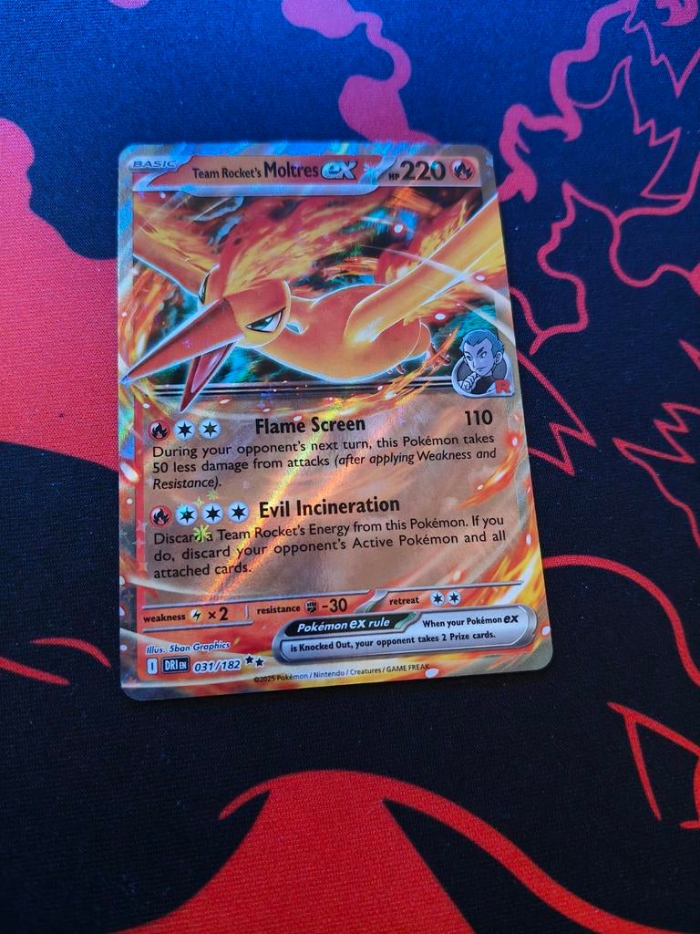 Team Rocket's Moltres ex 031/182 van Destined Rivals, Ophalen of Verzenden, Zo goed als nieuw