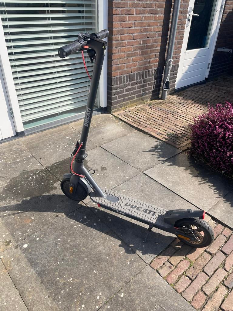 Ducati Pro Evo elektrische step - reparatie nodig, Fietsen en Brommers, Steps, Ophalen of Verzenden, Gebruikt, Elektrische step (E-scooter)