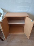 Praktisch kastje met twee deuren en plank, Ophalen