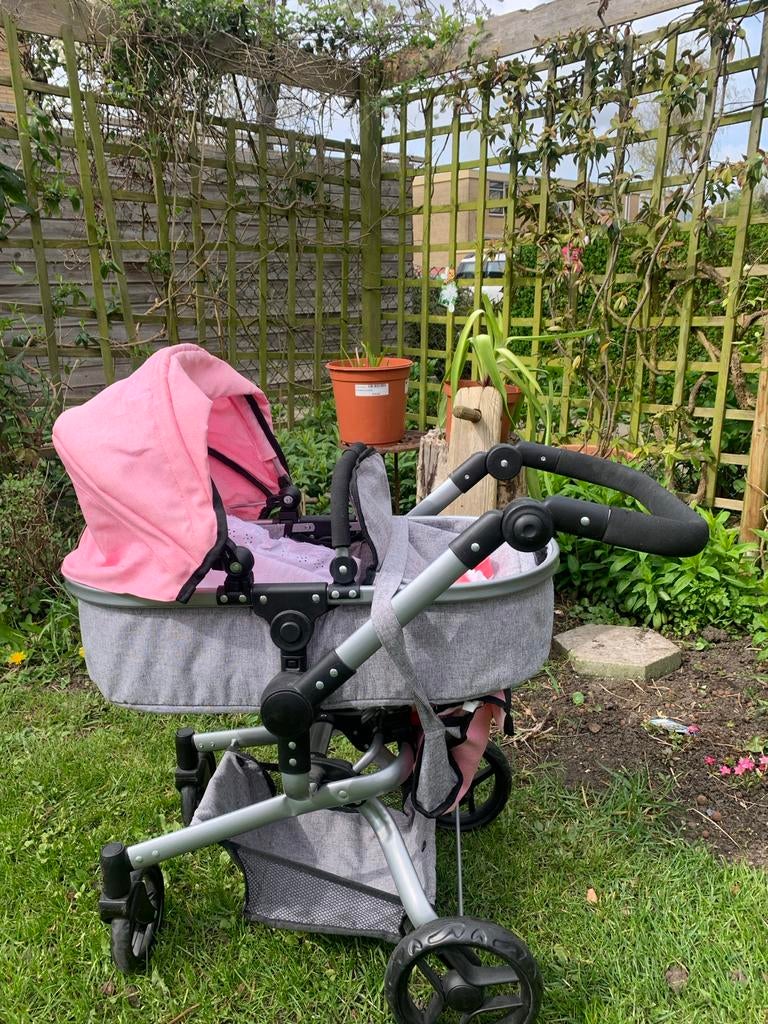 Mooie degelijke poppenwagen, Ophalen of Verzenden, Gebruikt, Overige typen