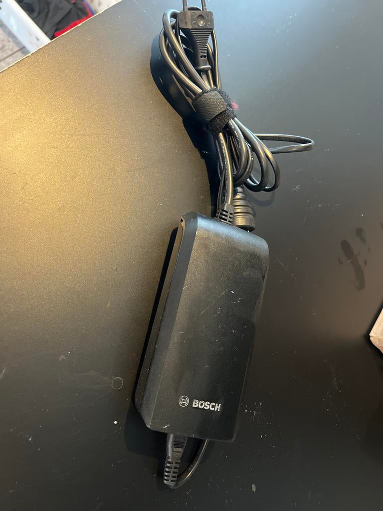 Bosch Compact Charger BCS230 E-bike Acculader, Fietsen en Brommers, Fietsaccessoires | Fietsaccu's, Ophalen of Verzenden, Gebruikt