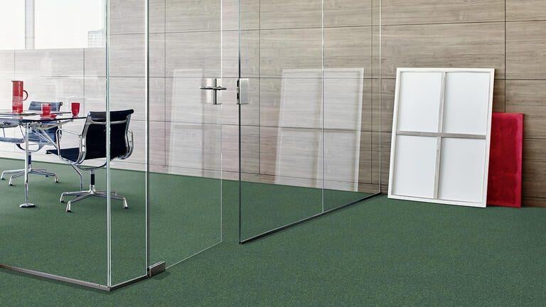 Heuga 727 Bottle Green OUTLET tapijttegels 50x50cm, 75 m² of meer, Nieuw, Ophalen of Verzenden, Tapijttegels