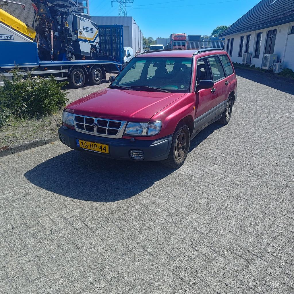 Subaru Forester 4wd 4x4 2.0 boxer, Auto's, Subaru, Metallic lak, Rood, Stationwagon, Bedrijf