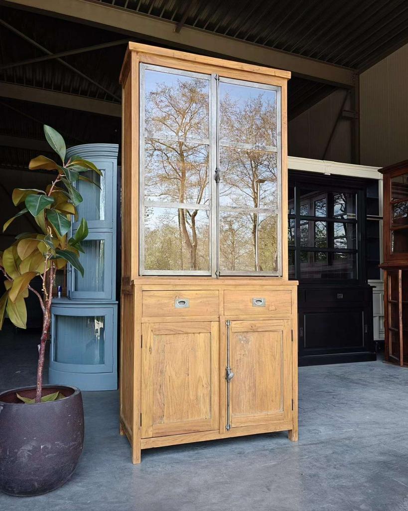 Charmante vitrinekast van gerecycled teakhout | Metaal #0468, Huis en Inrichting, Kasten | Buffetkasten, Niet ingevuld, Gebruikt