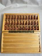 Vintage houten letterdoos met letters, Ophalen of Verzenden, Gebruikt, Taal en Lezen