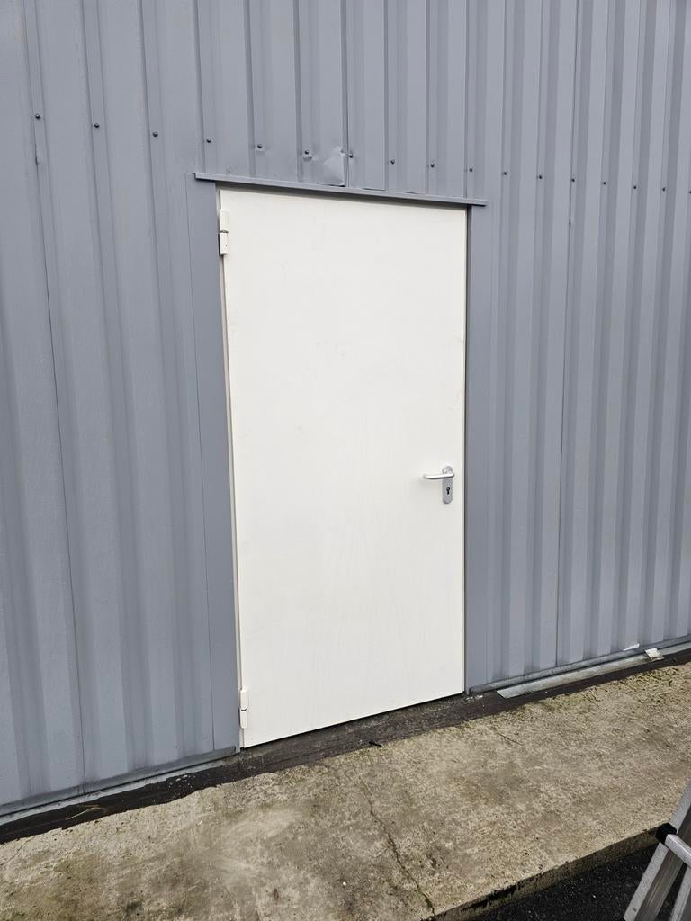 Witte stalen buitendeur met panieksluiting, 80 tot 100 cm, Nieuw, Ophalen of Verzenden, Buitendeur