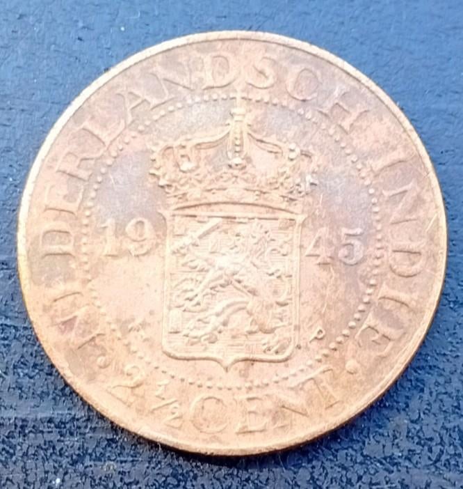 Nederlands Indië 2 1/2 cent 1945 munt, Ophalen of Verzenden, Koningin Wilhelmina, Overige waardes, Losse munt