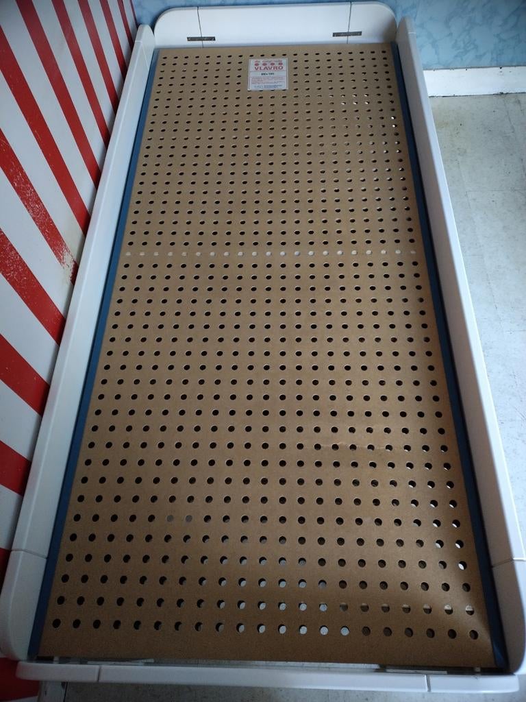 Wit kinderbed met geperforeerde bodem, Ophalen, 180 cm of meer, 85 tot 100 cm