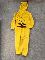 Pokemon Pikachu Onesie - Maat 122 - Lekker zacht!, Ophalen of Verzenden, Zo goed als nieuw, Jongen of Meisje, Nacht- of Onderkleding