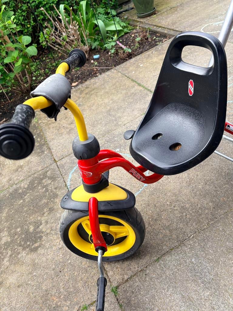 Driewieler puky met duwstang, Ophalen of Verzenden, Zo goed als nieuw