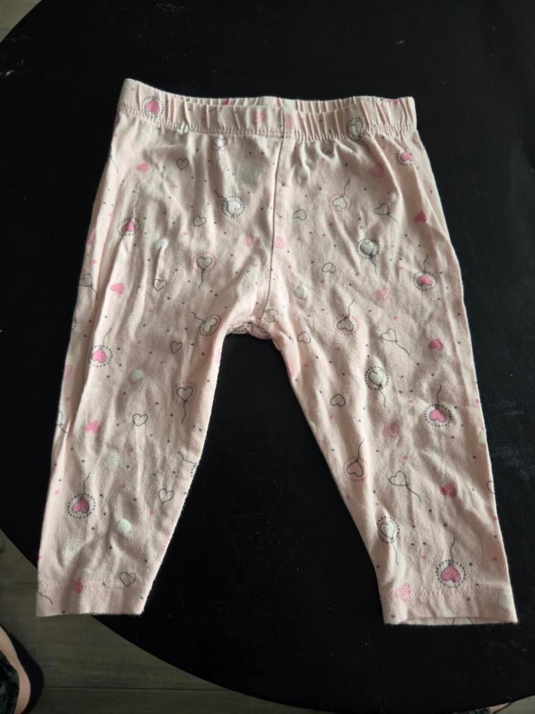 Roze legging met hartjes maat 62/68, Kinderen en Baby's, Babykleding | Maat 62, Ophalen of Verzenden, Gebruikt, Jongetje of Meisje