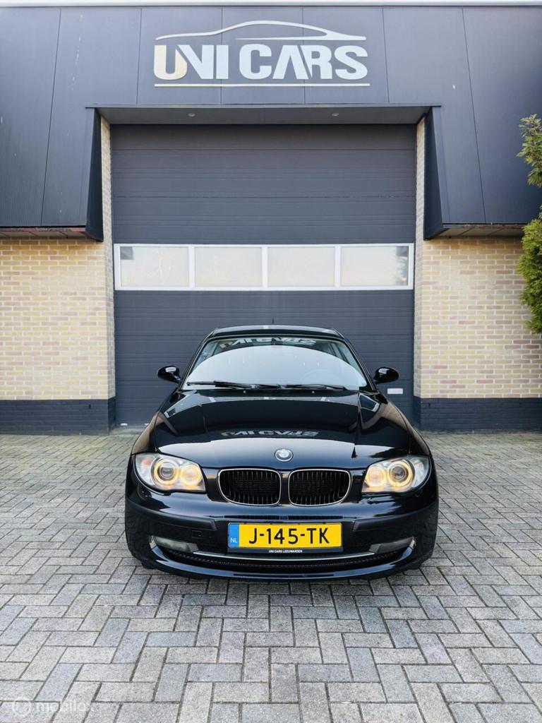 BMW 1-serie 118 High Executive|Xenon|Sport|Cruis|New Ketting, 1-Serie, Achterwielaandrijving, 4 stoelen, Zwart