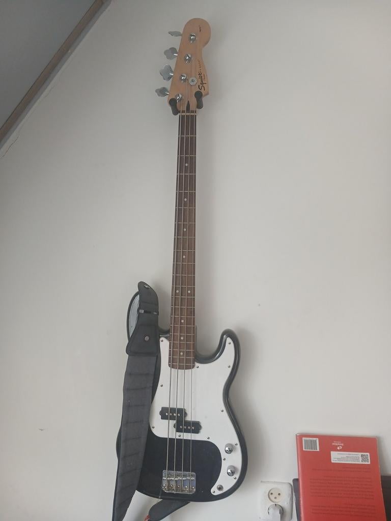 Squier basgitaar, Ophalen of Verzenden