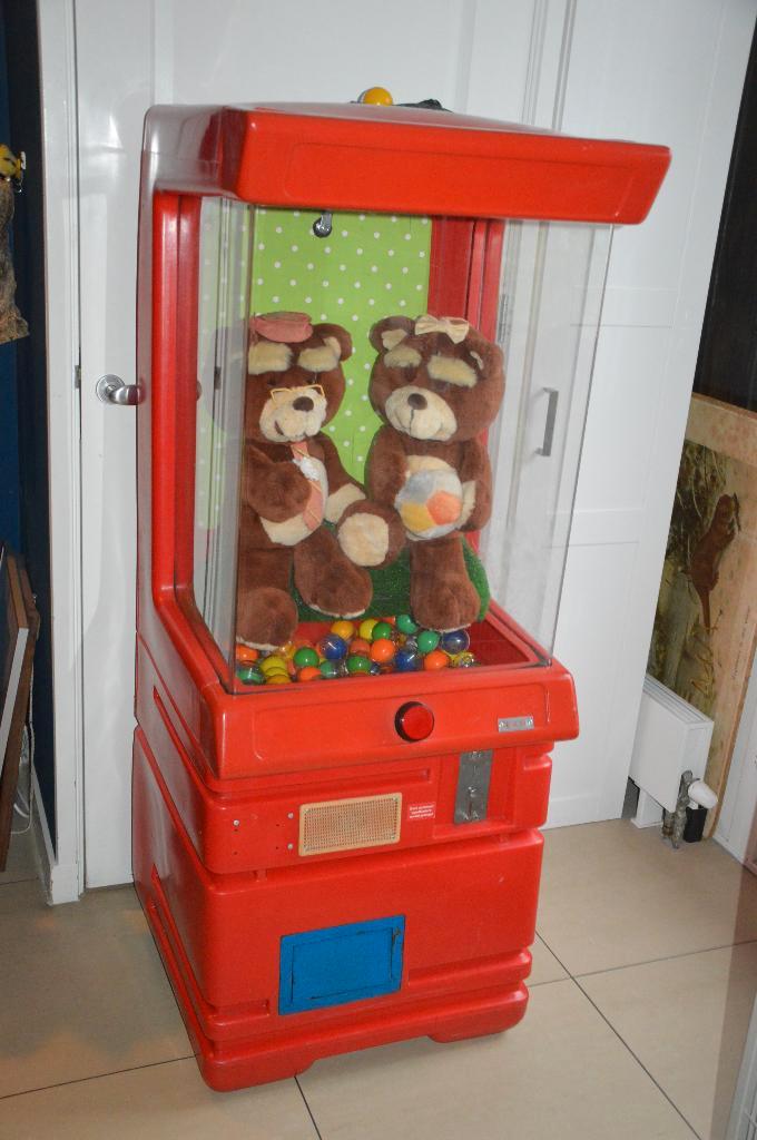 Vintage Beren Galoob automaat met muziek en verassingsballen, Verzamelen, Beren en Cherished Teddies, Gebruikt, Stoffen beer, Overige merken
