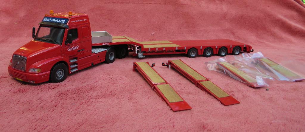 Lion Toys. Nooteboom, Volvo torpedo low loader, Hobby en Vrije tijd, Modelauto's | 1:50, Ophalen of Verzenden, Zo goed als nieuw