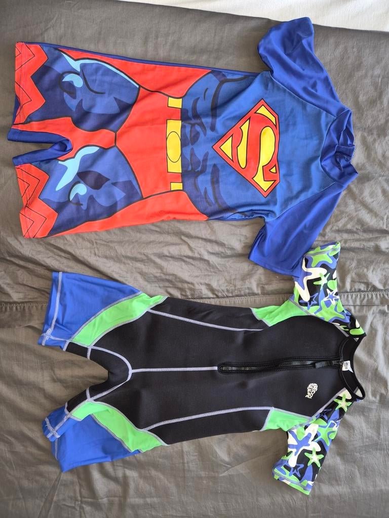 2 wetsuits voor jongens - maat 140, Kleding | Heren, Badmode en Zwemkleding, Ophalen of Verzenden, Overige maten, Blauw