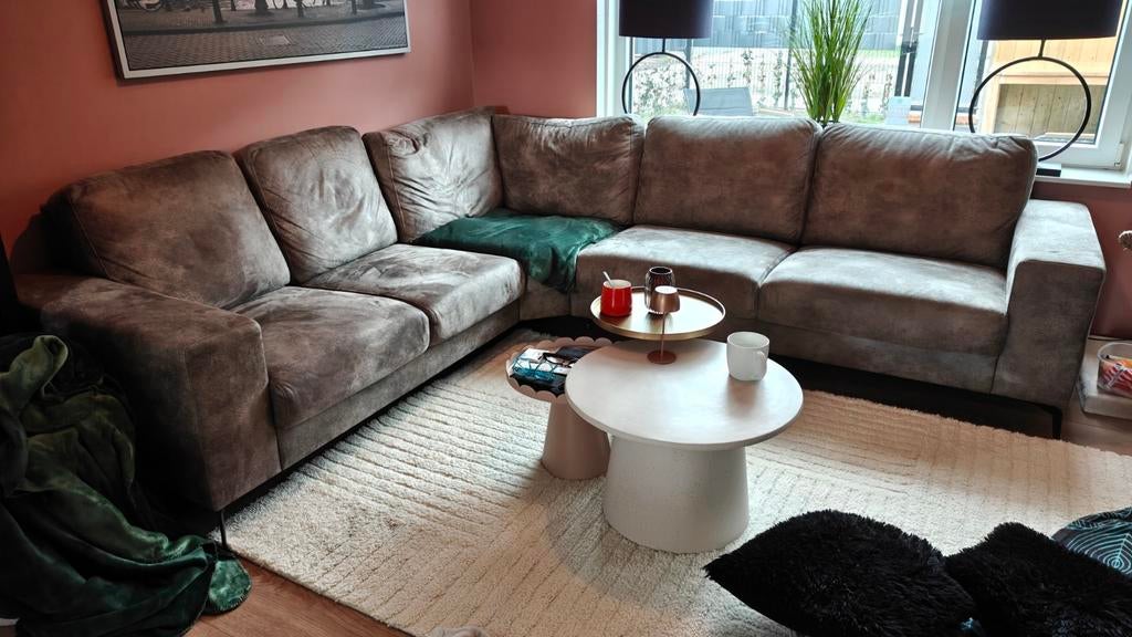 Gratis Grote 5-zits Taupe Hoekbank (hoek doorgezakt), Huis en Inrichting, Banken | Bankstellen, Gebruikt, Hoekbank, Ophalen of Verzenden