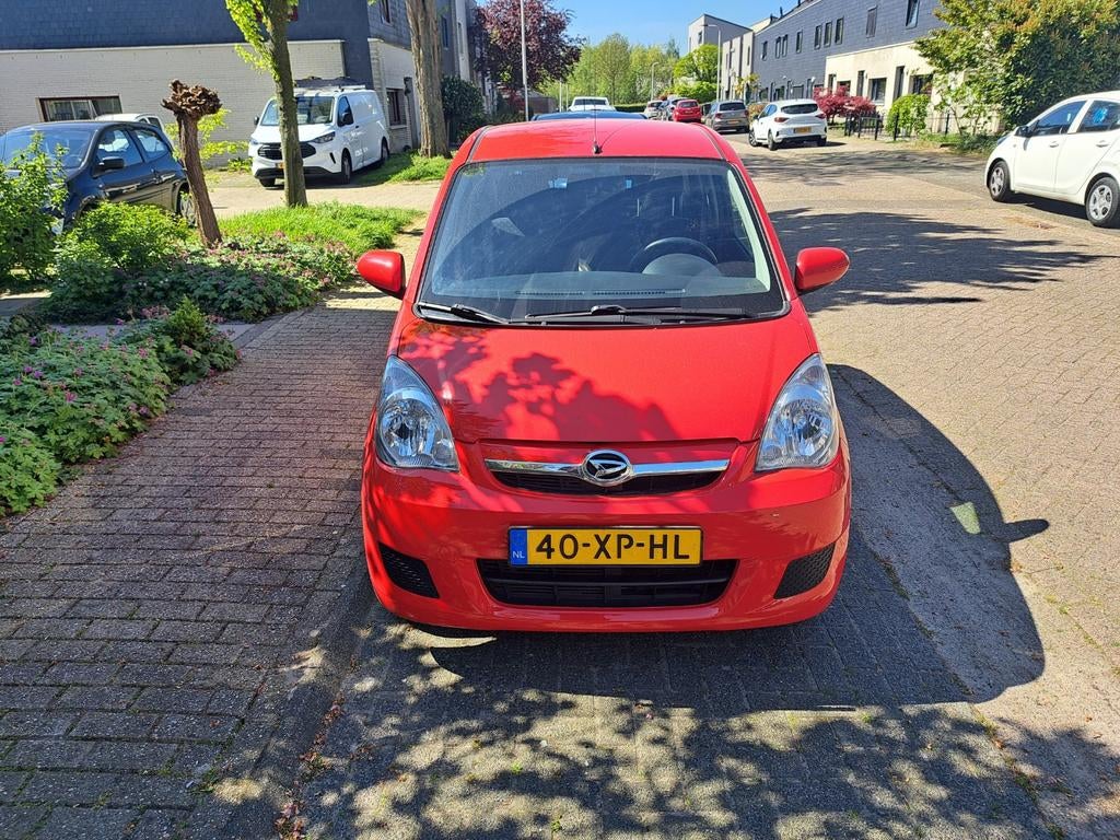 Daihatsu Cuore 1.0 Premium uitvoering 5D 2007 Rood, Auto's, Daihatsu, Voorwielaandrijving, 600 kg, 18 €/maand, 4 stoelen