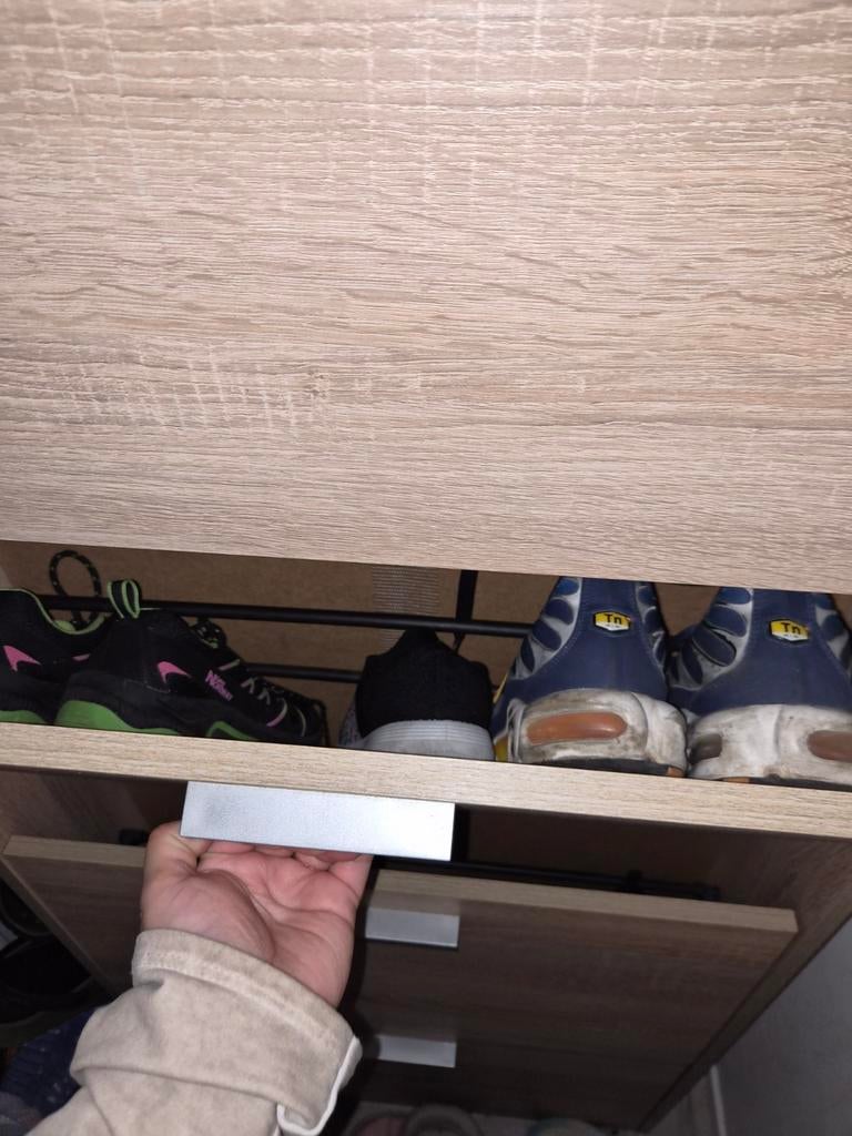 Schoenenrek in zeer goede staat, Ophalen