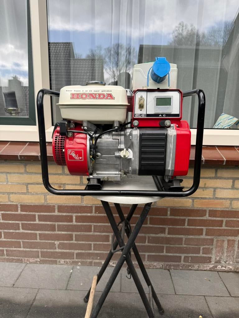 Honda aggregaat nw staat. inr bespreekbaar.,,ff lezen,,,, Doe-het-zelf en Verbouw, Aggregaten, Ophalen, Gebruikt, Minder dan 5 kVA