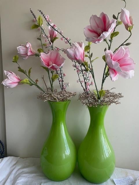 2 Lime Groene Hoge Glazen  Vazen met Magnolia Takken, Ophalen, Minder dan 50 cm, Groen, Glas