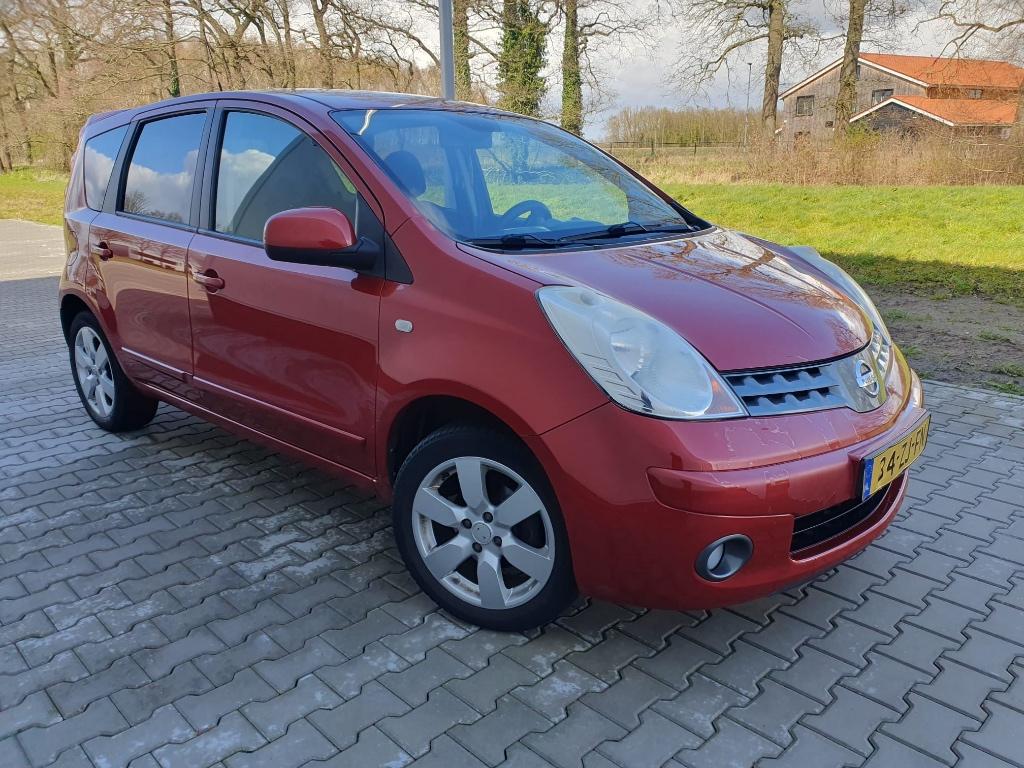 Nissan Note 1.6 16V 2008 Rood met nieuwe apk, Auto's, Nissan, Voorwielaandrijving, 15 km/l, 40 €/maand, 4 cilinders
