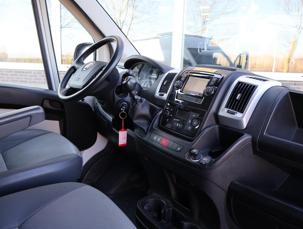 Fiat Ducato 35 2.3 149 PK MULTIJET L3H2 EURO 6 + CAMERA / IM, Auto's, Bestelauto's, Voorwielaandrijving, Gebruikt, 3000 kg, Wit