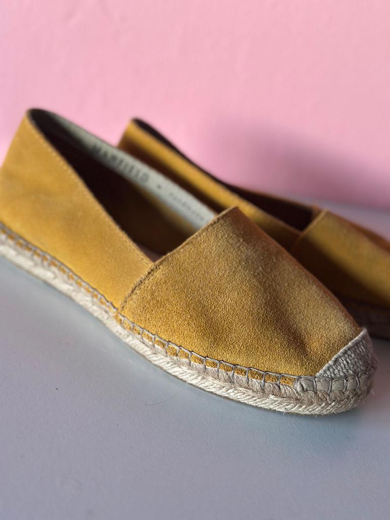 Leuke zomerse Espadrilles, Geel, Ophalen of Verzenden, Zo goed als nieuw, Espadrilles of Moccasins