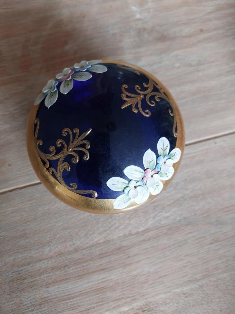Kleine blauwe glazen bonbonnière, rijk gedecoreerd, Antiek en Kunst, Ophalen