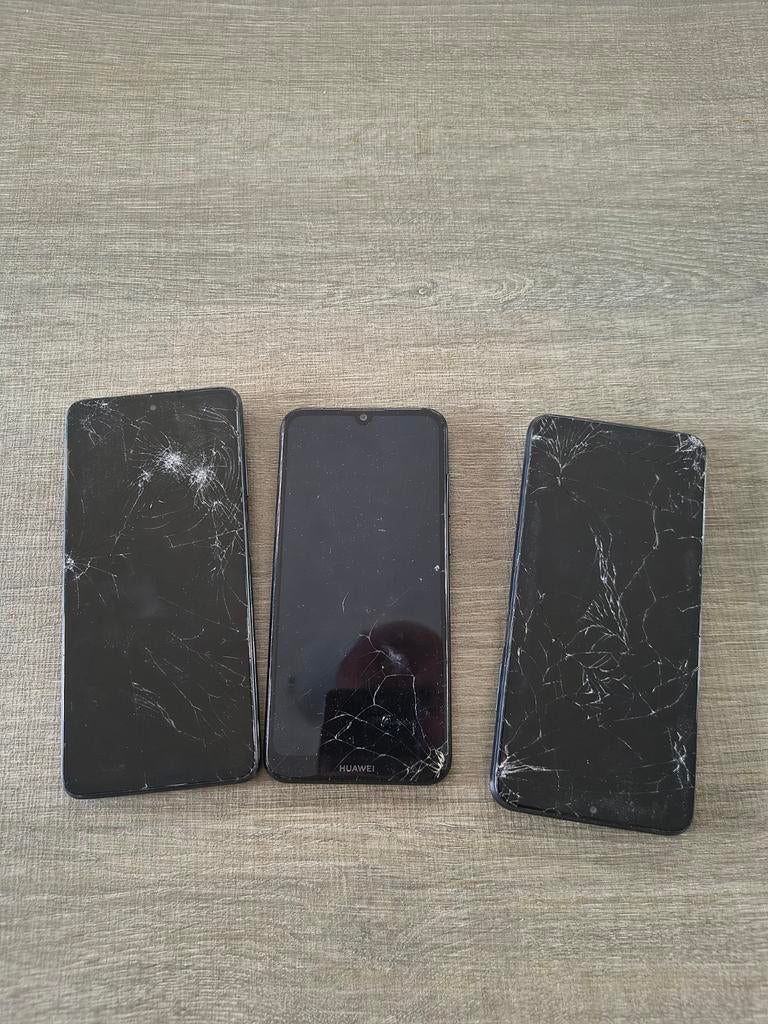 Drie telefoons met kapot scherm, Ophalen of Verzenden