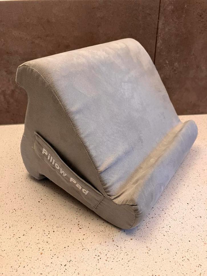 Tablethouder-kussen standaard - pilow pad, Computers en Software, Tablet-hoezen, Zo goed als nieuw, Overige typen, 10 inch, Ophalen of Verzenden