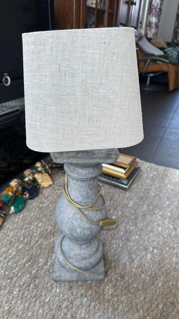 Stijlvolle tafellamp met linnen kap, Huis en Inrichting, Lampen | Tafellampen, Ophalen of Verzenden, Zo goed als nieuw, Stof, 50 tot 75 cm