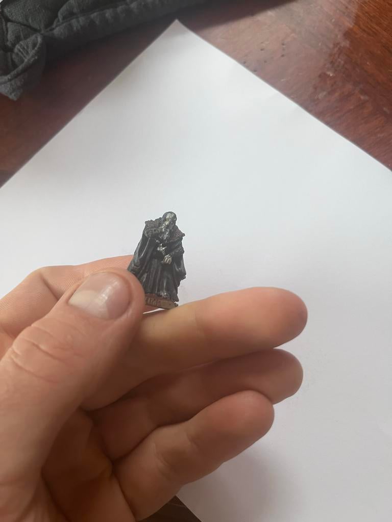 Gríma Wormtongue MESBG - Lord of the Rings Miniatuur, Hobby en Vrije tijd, Wargaming, Figuurtje(s), Zo goed als nieuw, Geverfd