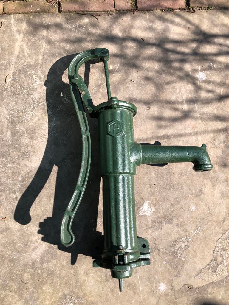 Antieke handwaterpomp - Groen gietijzer, Ophalen, Zo goed als nieuw, Handmatig, Overige typen