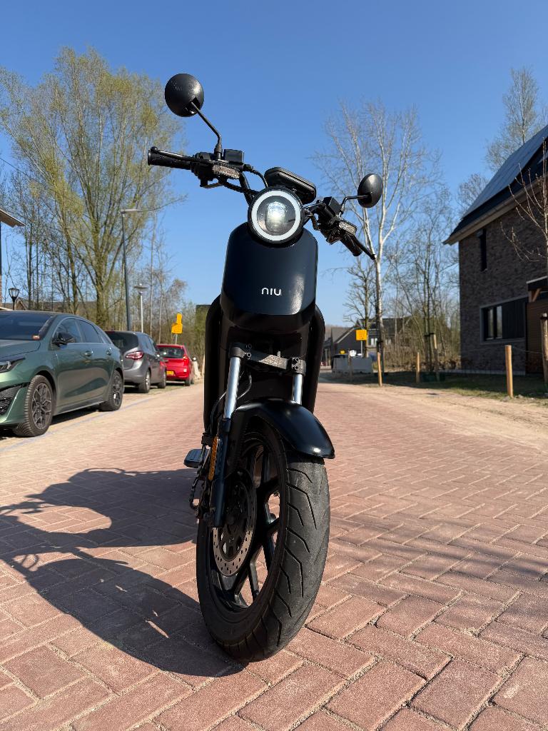 Elektrische scooter NIU UQI GT, Fietsen en Brommers, Elektrische fietsen, Gebruikt, Overige merken, 50 km per accu of meer, Ophalen