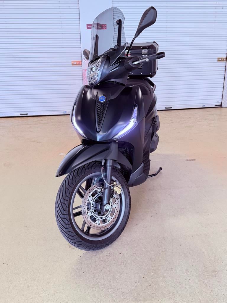 Piaggio Beverly 400S| MIVV Uitlaatsysteem| 1600km|NIEUWSTAAT, 400 cc, Scooter, Nieuw, Particulier