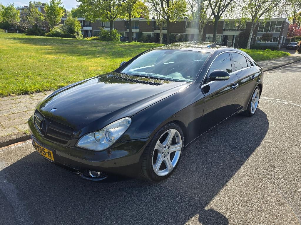 Mercedes CLS 350 CGI 2008 Youngtimer Carplay / Andoid Auto, Auto's, Mercedes-Benz, Automaat, Achterwielaandrijving, Beige, 4 stoelen