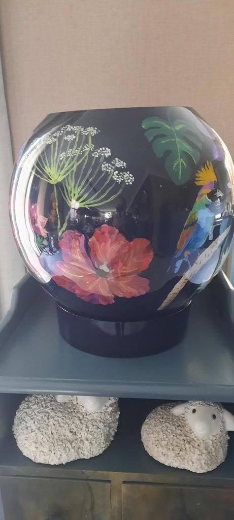 Grote glazen vaas met handgeschilderde bloemen en vogels, 50 tot 75 cm, Blauw, Ophalen of Verzenden, Glas